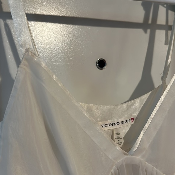 VICTORIA’S SECRET | Vintage White Lace Chemise - Picture 6 of 12